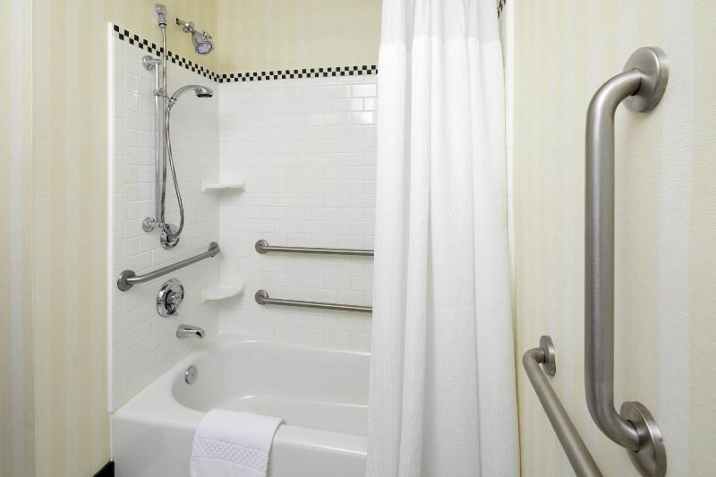 Fairfield Inn & Suites Cumberland image