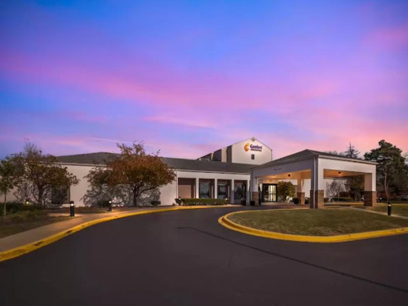 Comfort Inn & Suites image