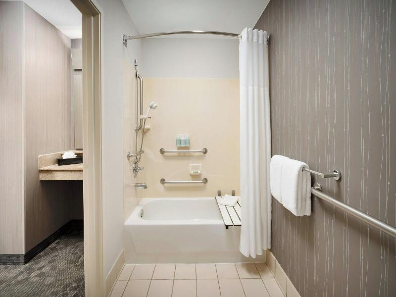 Courtyard Chicago Bloomingdale image