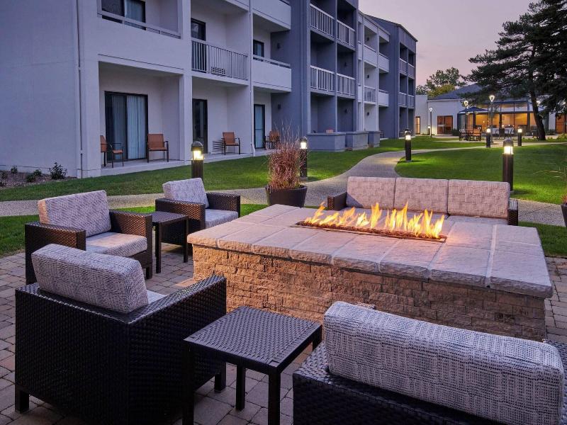 Courtyard Chicago Highland Park/Northbrook image