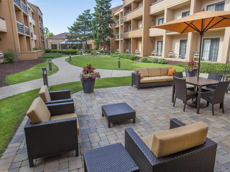 Courtyard Chicago Highland Park/Northbrook image