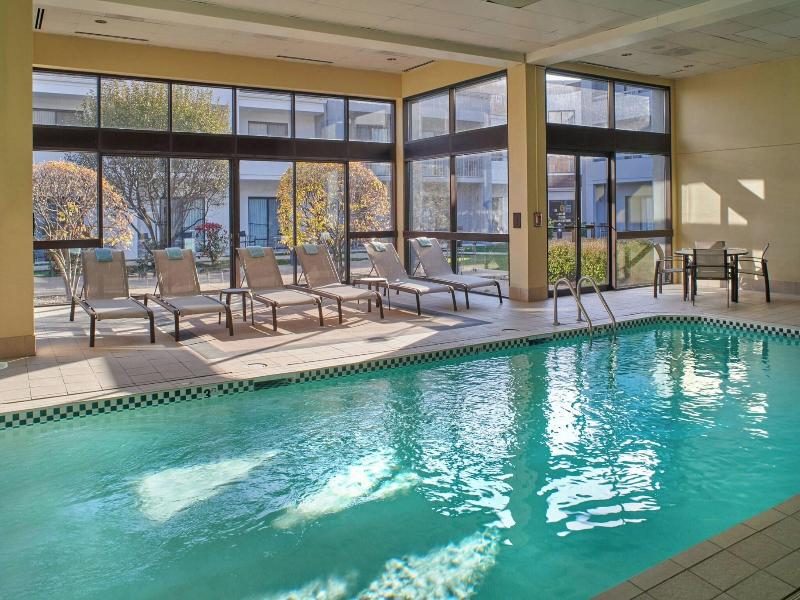 Courtyard Chicago Oakbrook Terrace image