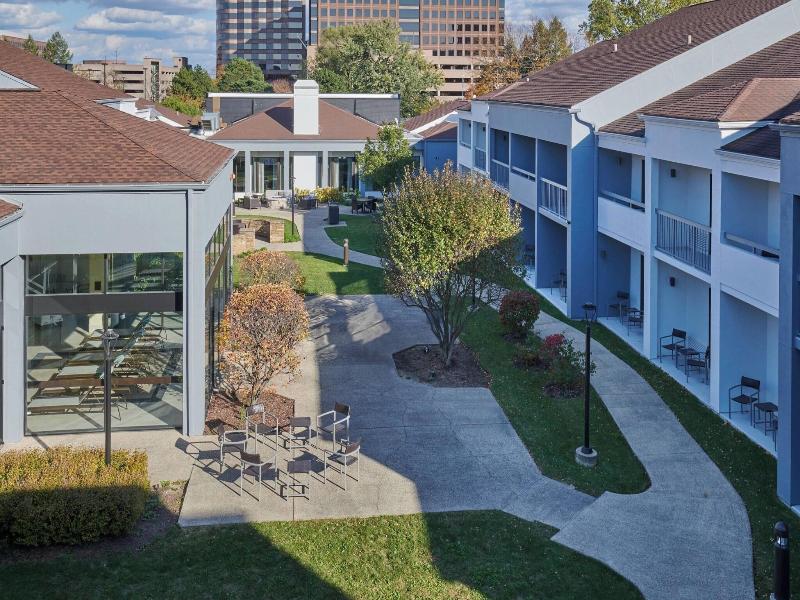 Courtyard Chicago Oakbrook Terrace image