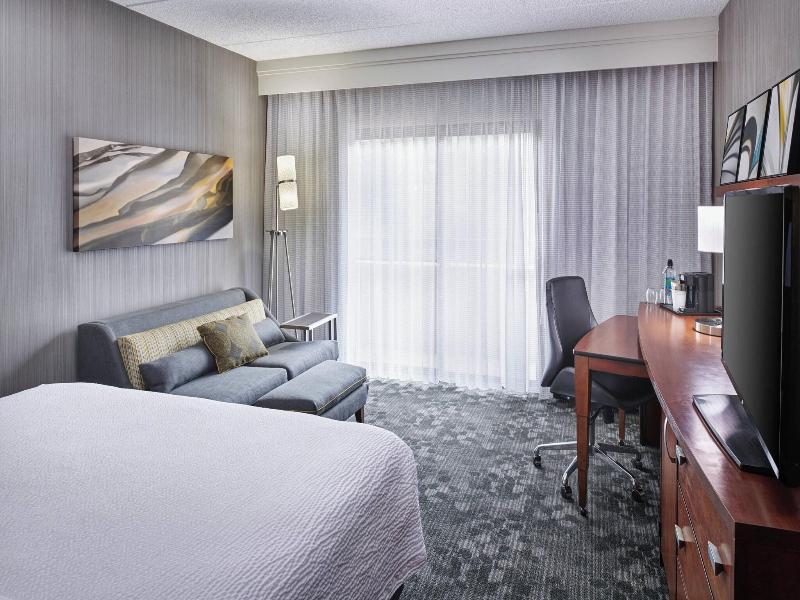 Courtyard Chicago Oakbrook Terrace image