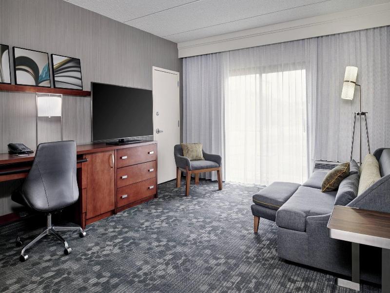Courtyard Chicago Oakbrook Terrace image