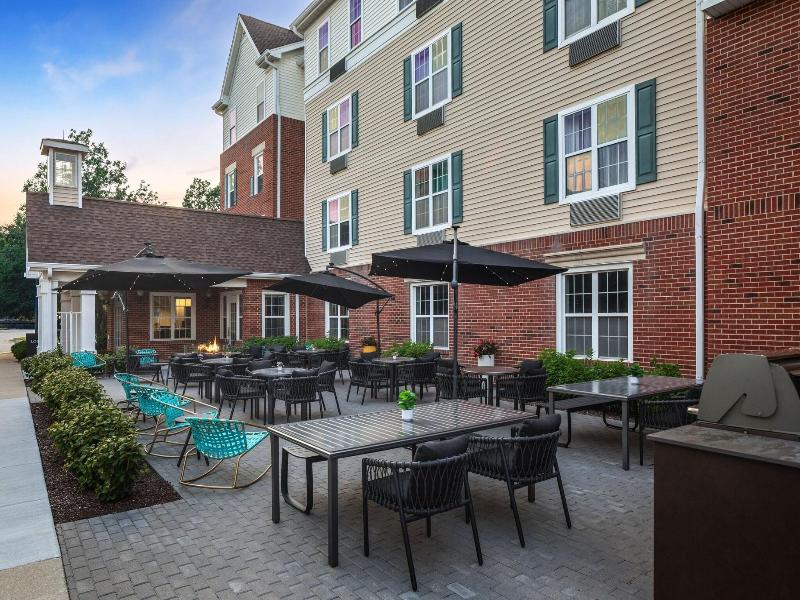 TownePlace Suites Chicago Lombard image