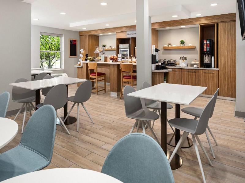 TownePlace Suites Chicago Lombard image