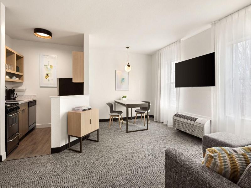 TownePlace Suites Chicago Lombard image