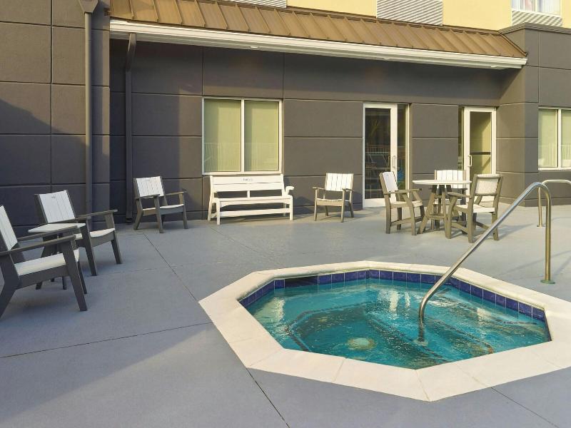 Fairfield Inn & Suites Charleston North/Univ. Area