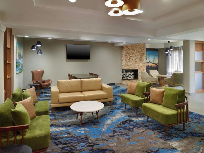 Fairfield Inn & Suites Charleston North/Univ. Area