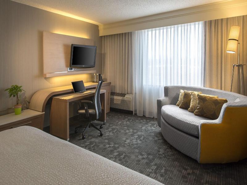 Courtyard by Marriott Cleveland Westlake image