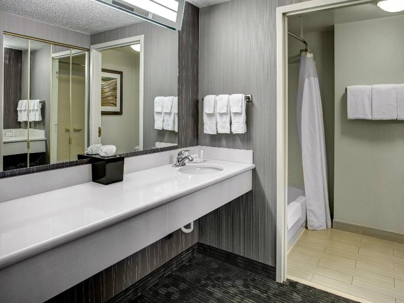 Courtyard by Marriott Cleveland Westlake image