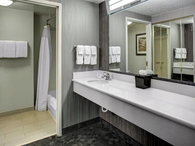 Courtyard by Marriott Cleveland Westlake image