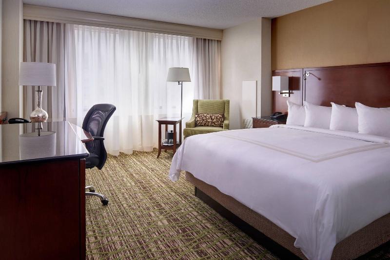 Marriott Cleveland Downtown at Key Tower image