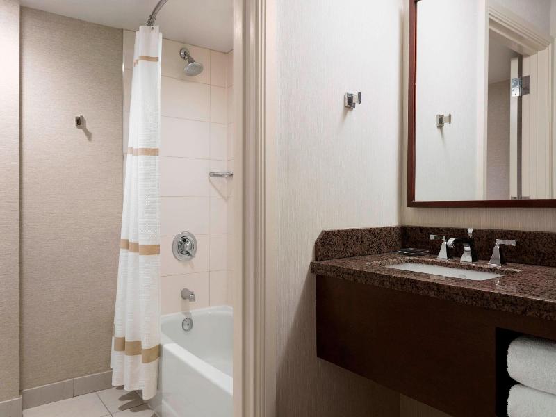 Marriott Cleveland Downtown at Key Tower image