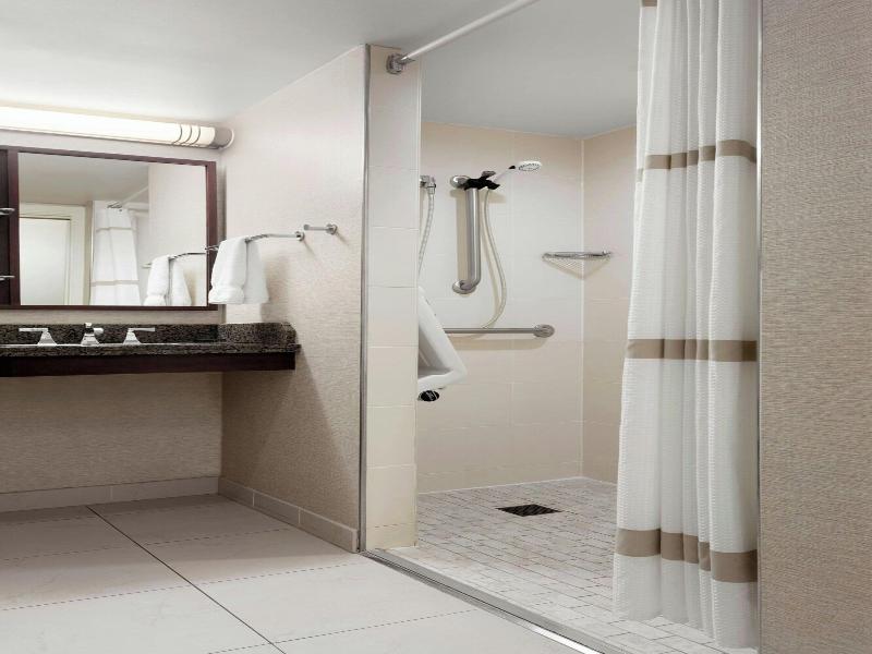 Marriott Cleveland Downtown at Key Tower image