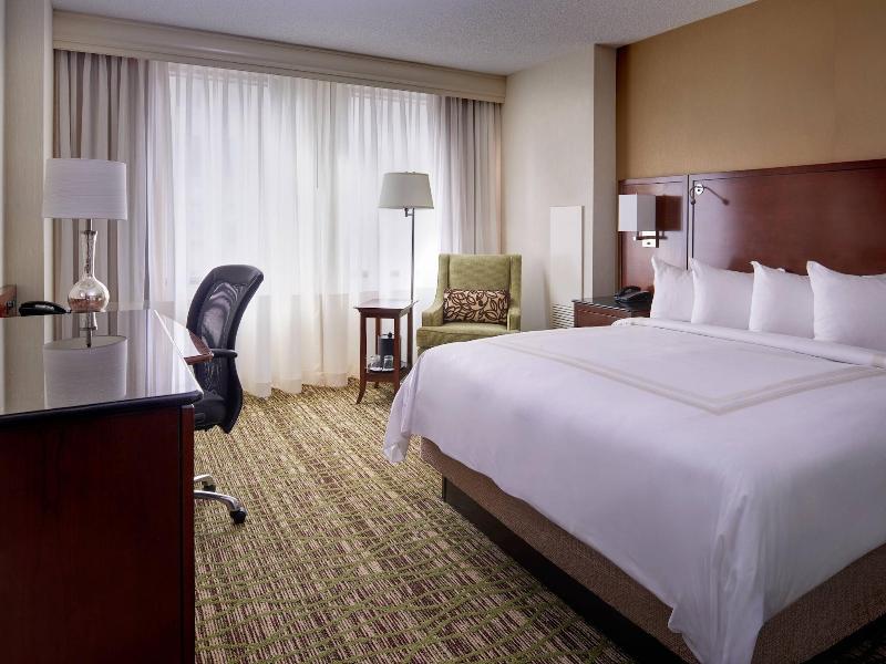 Marriott Cleveland Downtown at Key Tower image