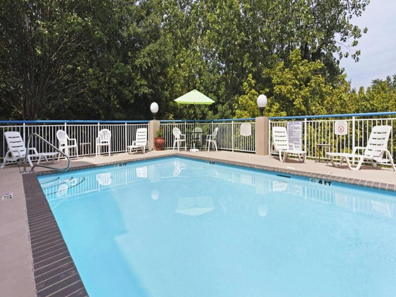 Fairfield Inn & Suites Charlotte Arrowood image