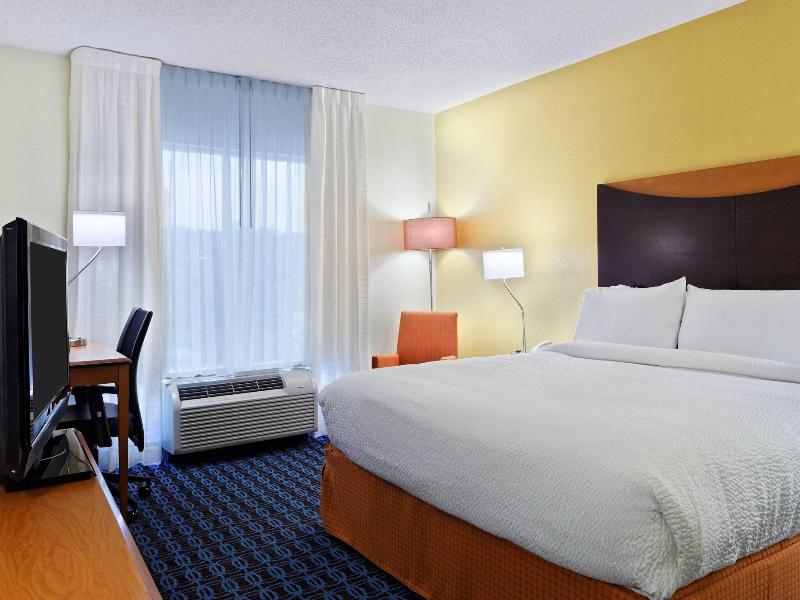 Fairfield Inn & Suites Charlotte Arrowood image