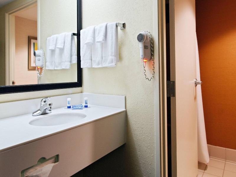 Fairfield Inn & Suites Charlotte Arrowood image