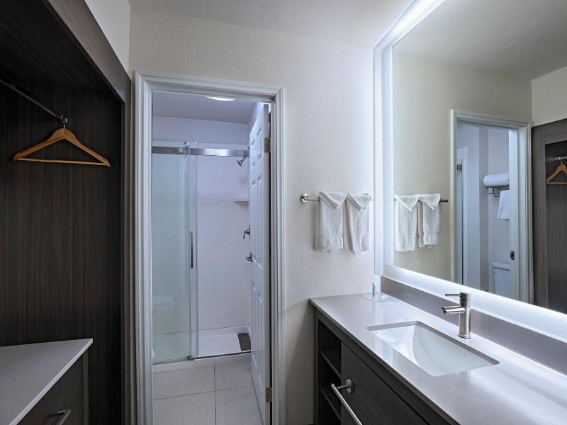SUITE TWO DOUBLE BEDS — photo 7