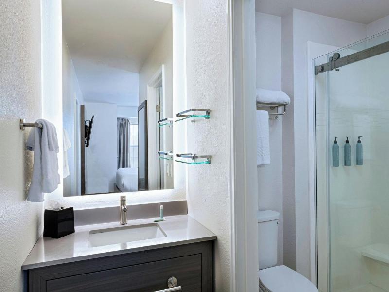 SUITE TWO DOUBLE BEDS — photo 10