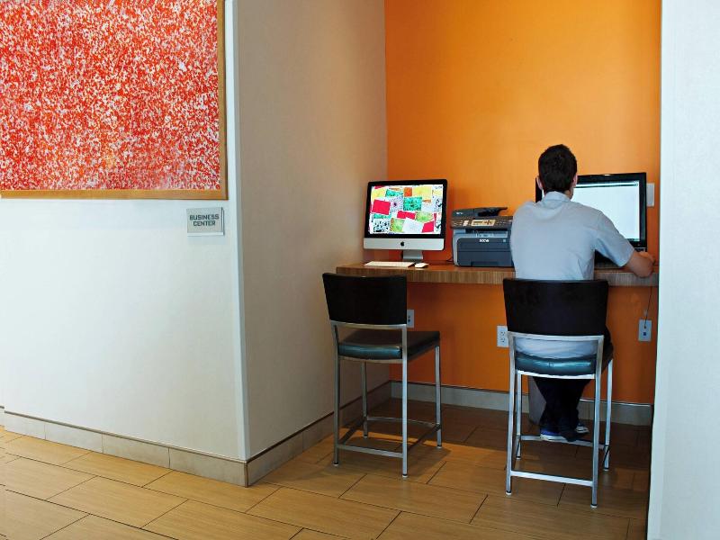 SpringHill Suites Cincinnati Airport South image