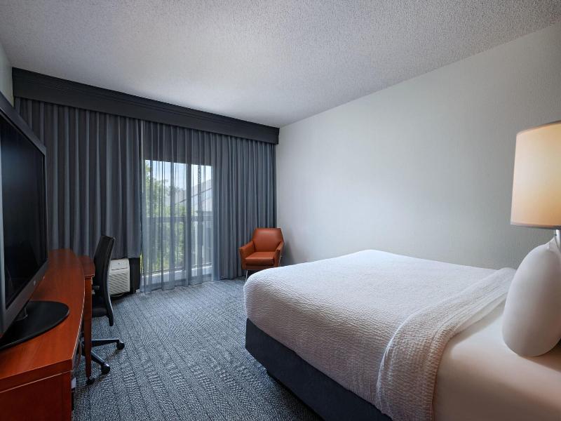 Courtyard Dallas Arlington/Entertainment District image