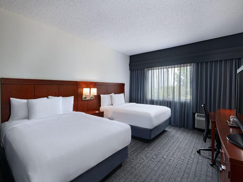 Courtyard Dallas Arlington/Entertainment District image