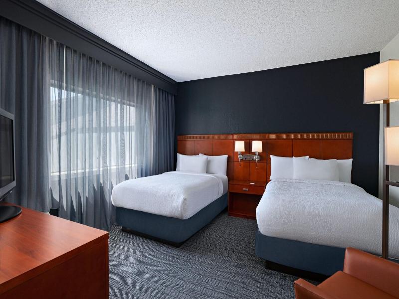 Courtyard Dallas Arlington/Entertainment District image