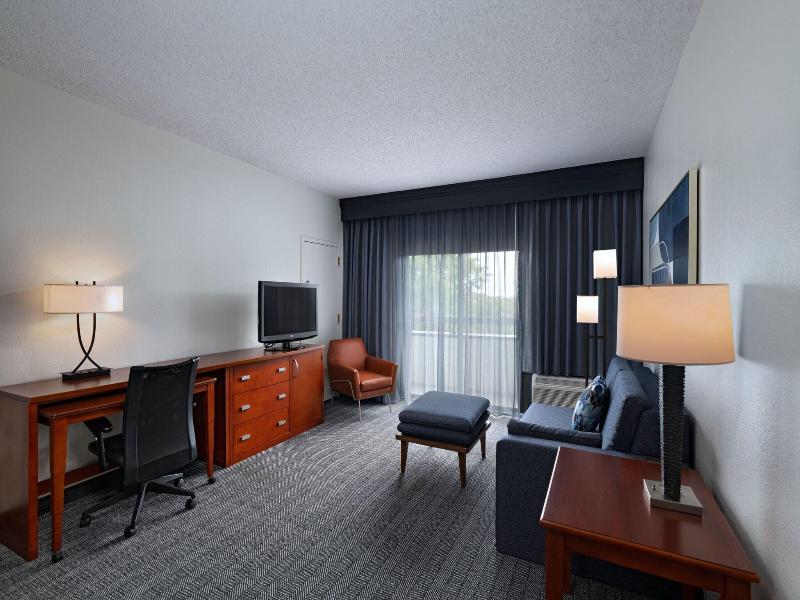 Courtyard Dallas Arlington/Entertainment District image