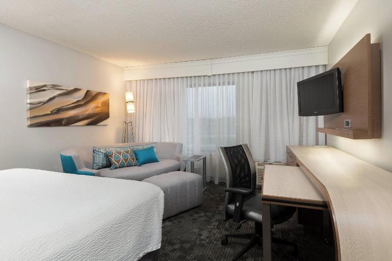 Courtyard Dallas Mesquite image