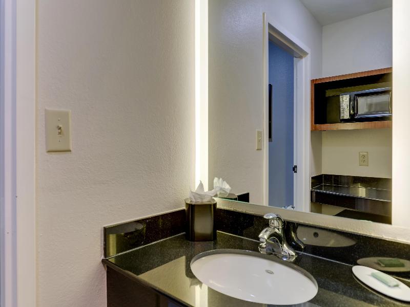 Best Western Plus Las Colinas Inn & Suites image