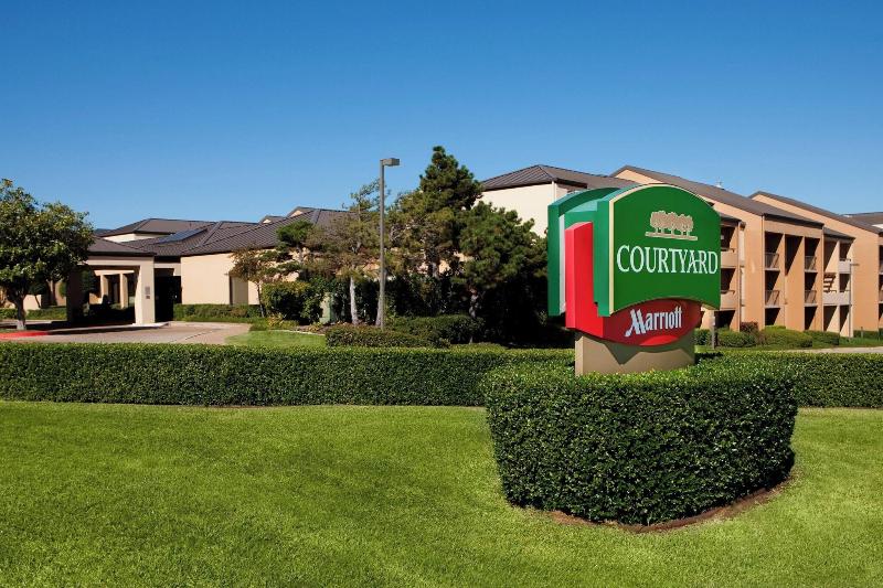 Courtyard Dallas Las Colinas image