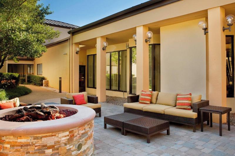 Courtyard Dallas Las Colinas image
