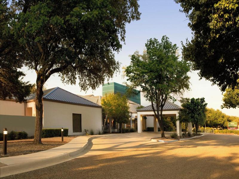 Courtyard Dallas Las Colinas image