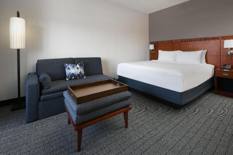 Courtyard Dallas Las Colinas image