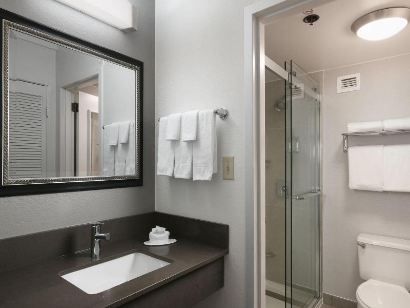 Courtyard Dallas Las Colinas image