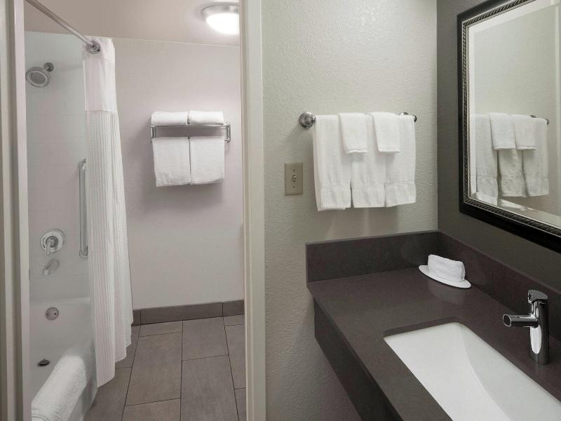 Courtyard Dallas Las Colinas image