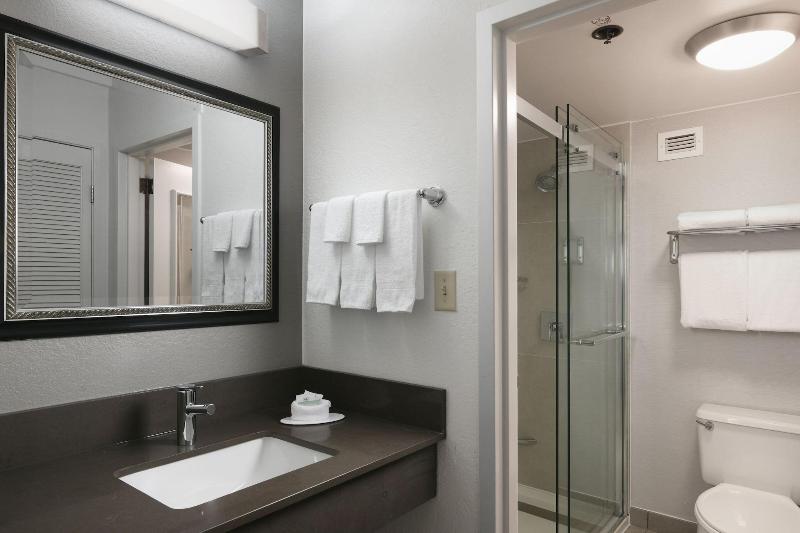 Courtyard Dallas Las Colinas image