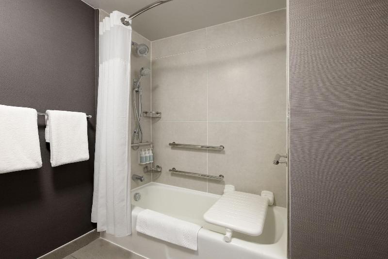 Courtyard Dallas Las Colinas image