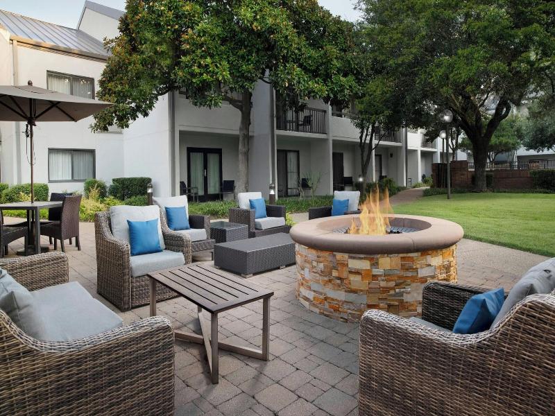 Courtyard Dallas Las Colinas image