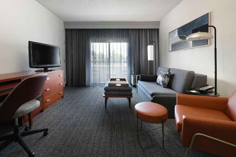 Courtyard Dallas Las Colinas image