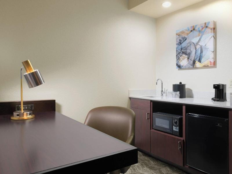 SpringHill Suites Dallas Addison/Quorum Drive image