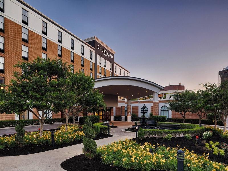Courtyard Springfield Downtown image