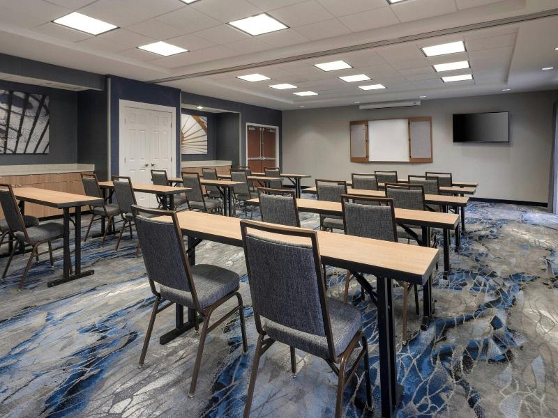 Fairfield Inn & Suites Denton image