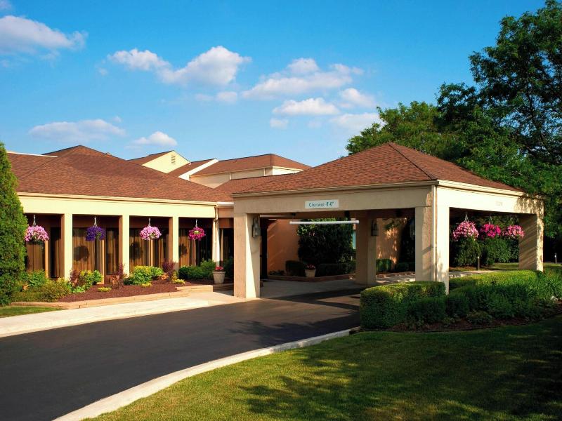 Courtyard Detroit Dearborn image