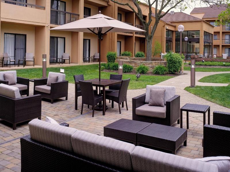 Courtyard Detroit Dearborn image