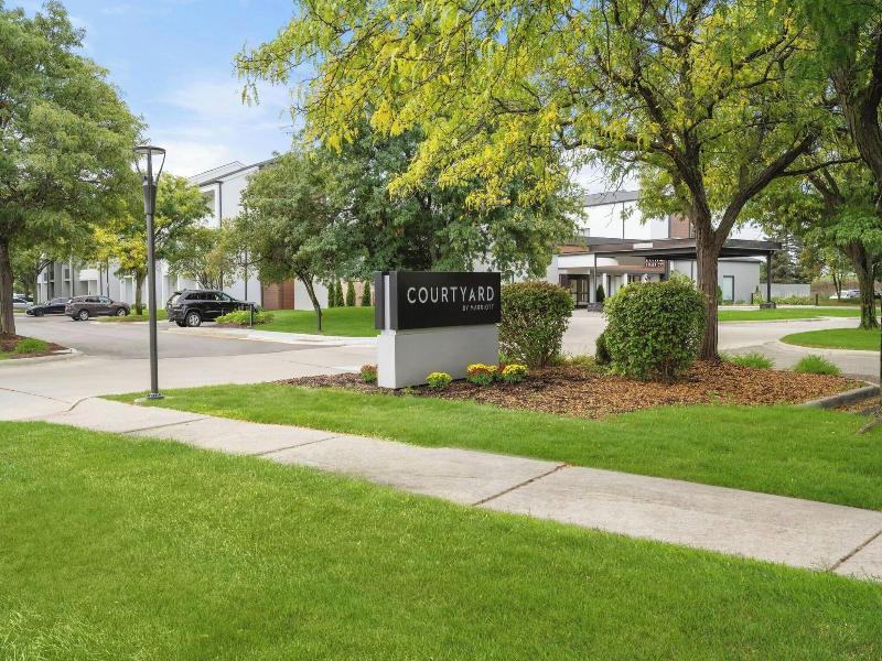 Courtyard Detroit Metro Airport Romulus image