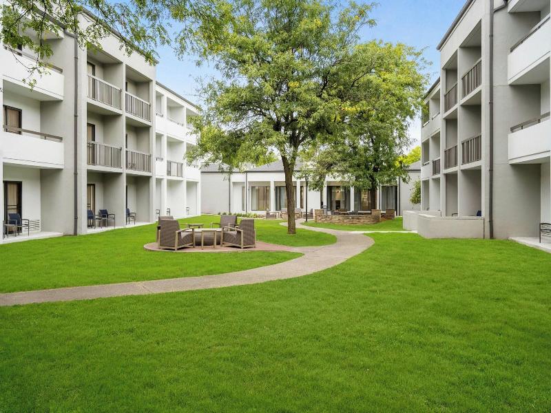 Courtyard Detroit Metro Airport Romulus image